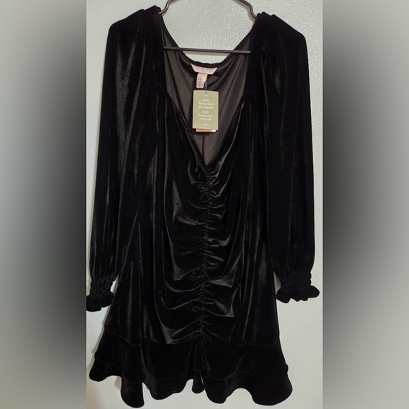 H&M Dresses & Skirts - H&M Black Velvet Dress NWT